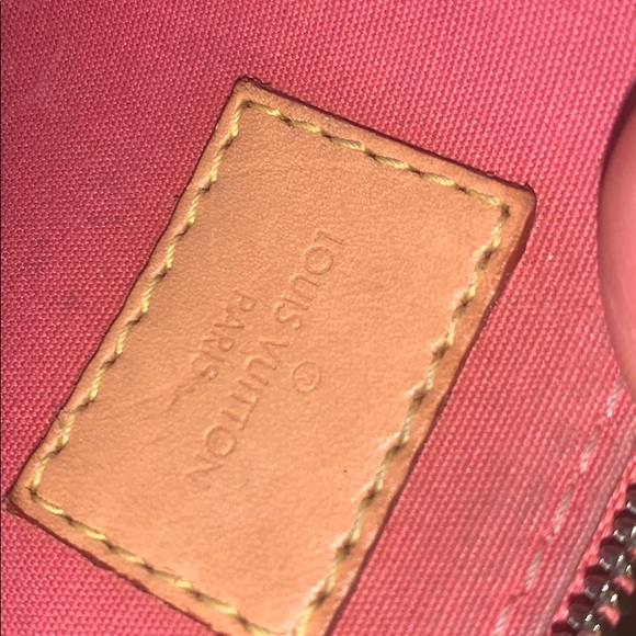 Hardly used it has miner pealing and staining - Picture 9 of 9